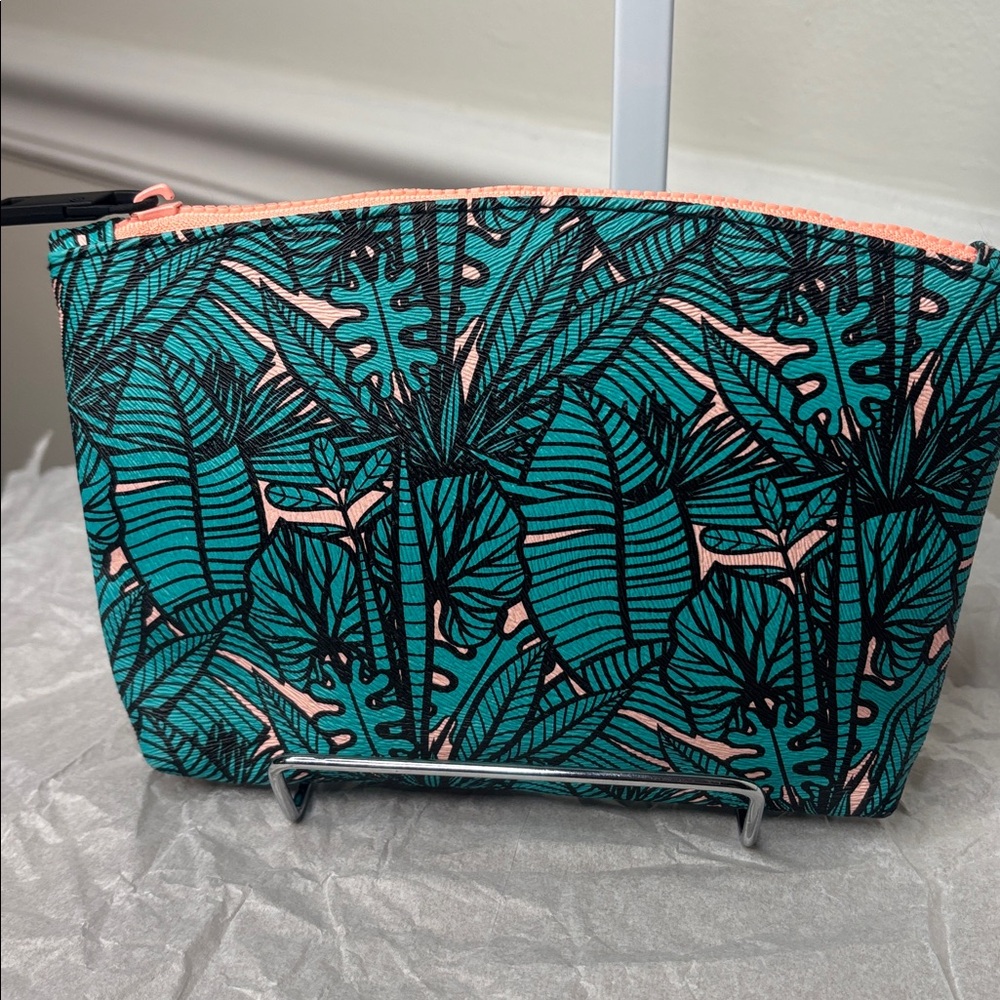 🔥HELLO KITTY LIP-CARE: LIPGLOSS, LIP BALM BUNDLE - Picture 8 of 12